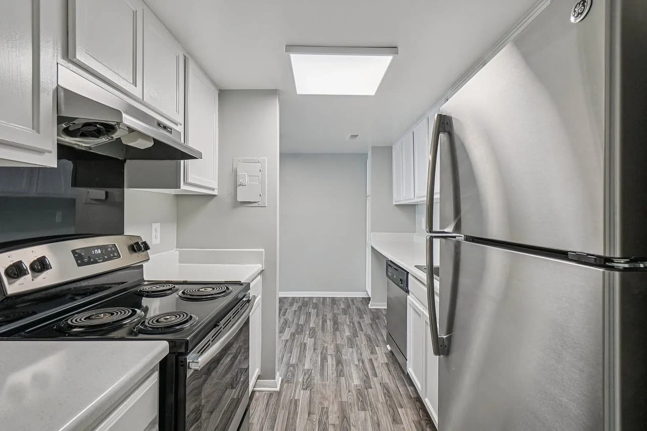 1531 E Larned St – photo 2