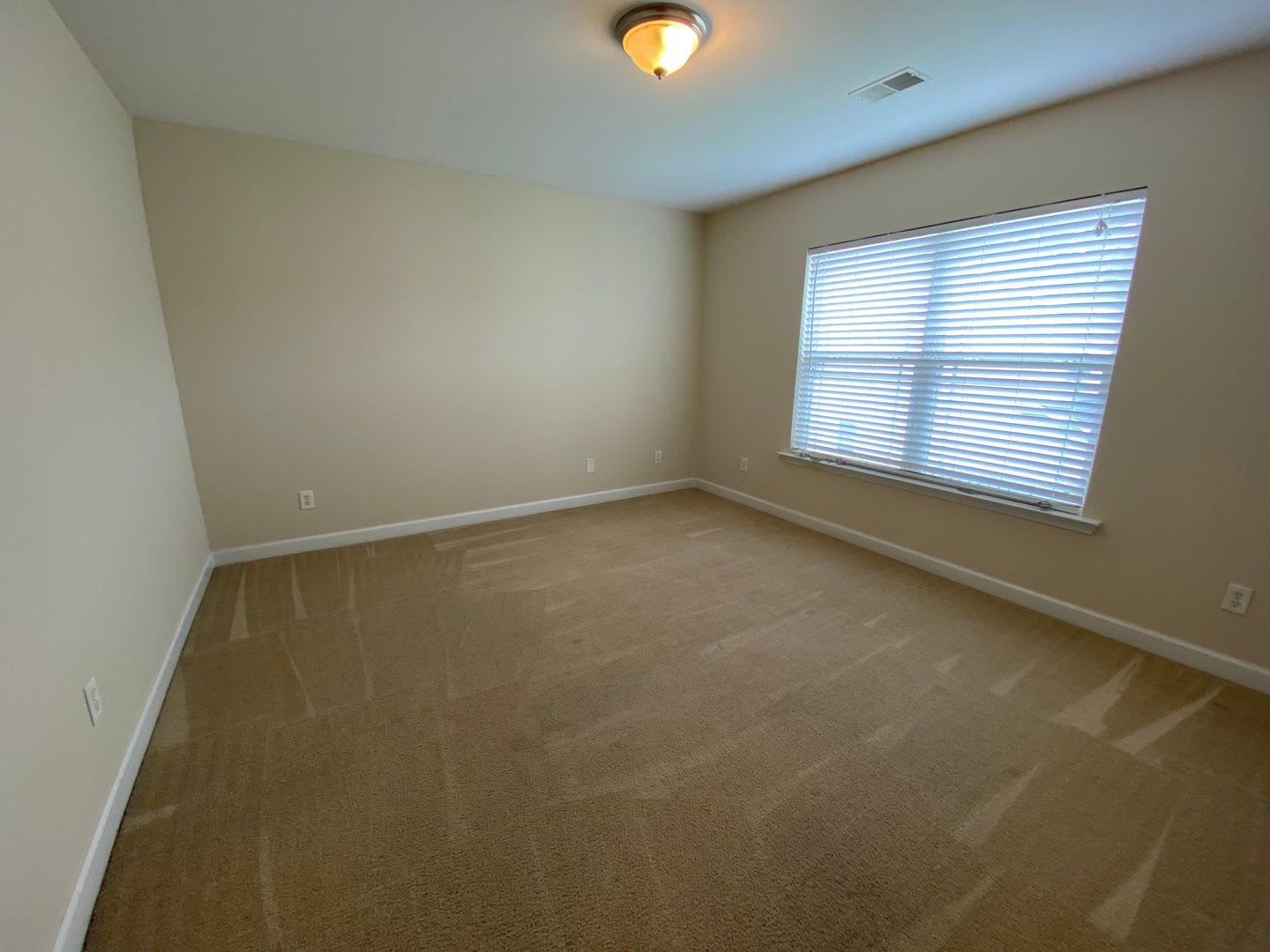 4 bedroom 2.5 bath home with a loft – photo 4