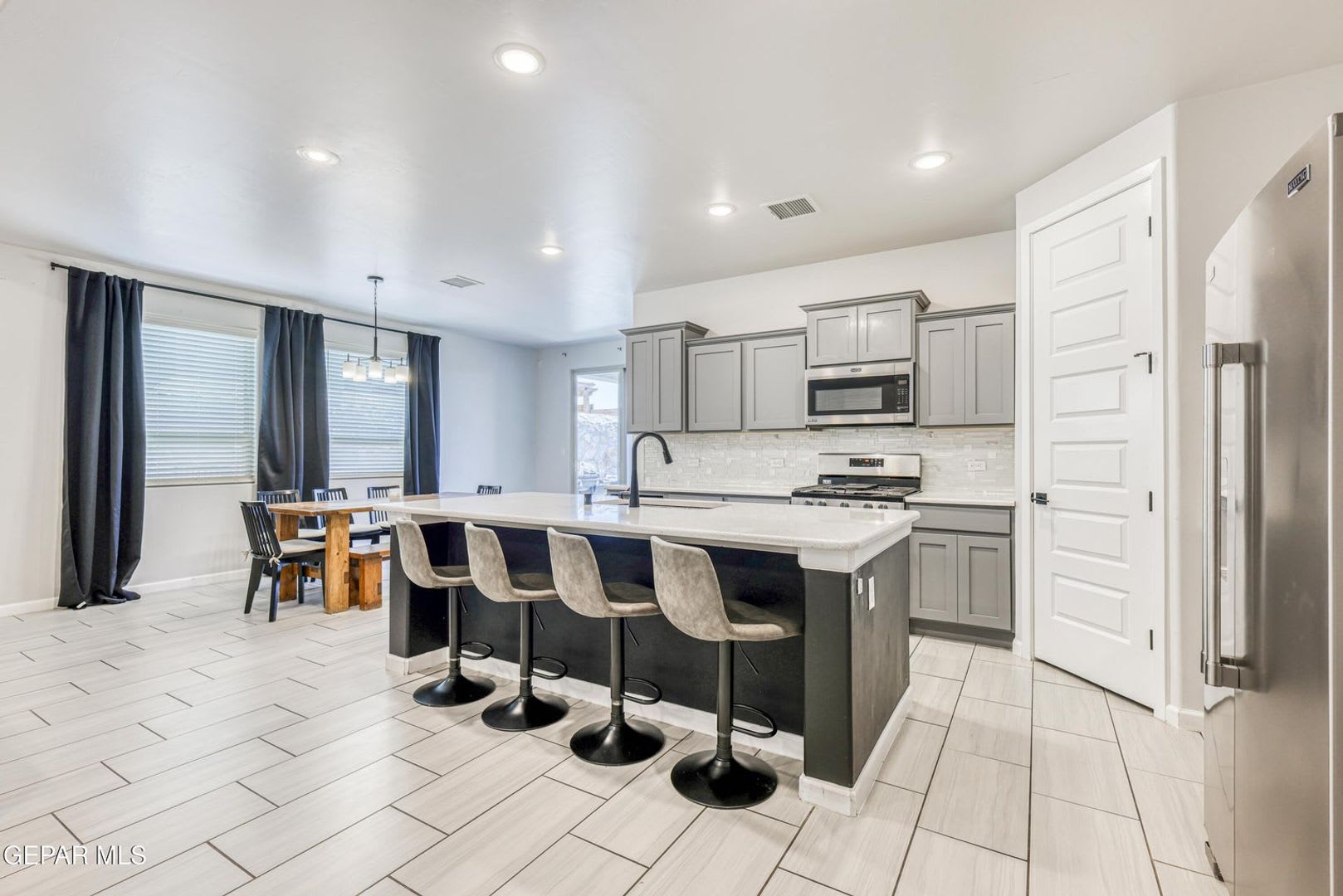 Beautiful East side House 3 bed-2 baths 79928 – photo 3