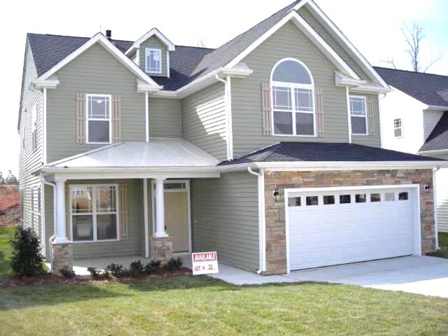 Coming Soon One Month Free Rent Discover Your New Haven This Home Offers A Perfect Blend Of Comfort And Style – photo 2
