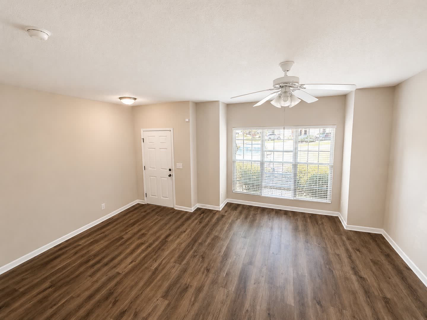 Beautiful 3 Bedroom Townhome With Pond View Lawn Care Included Convenient Whitsett Location – photo 4