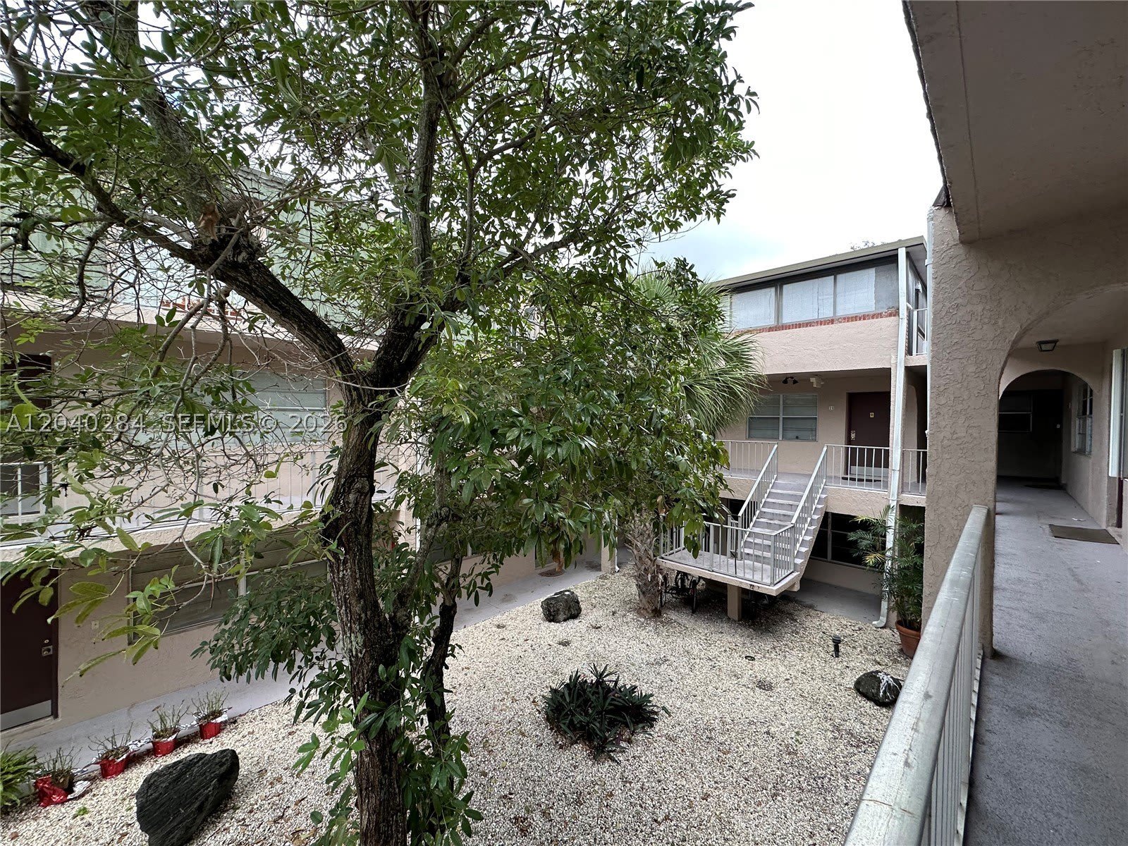 1100 SE 4th Ave – photo 2