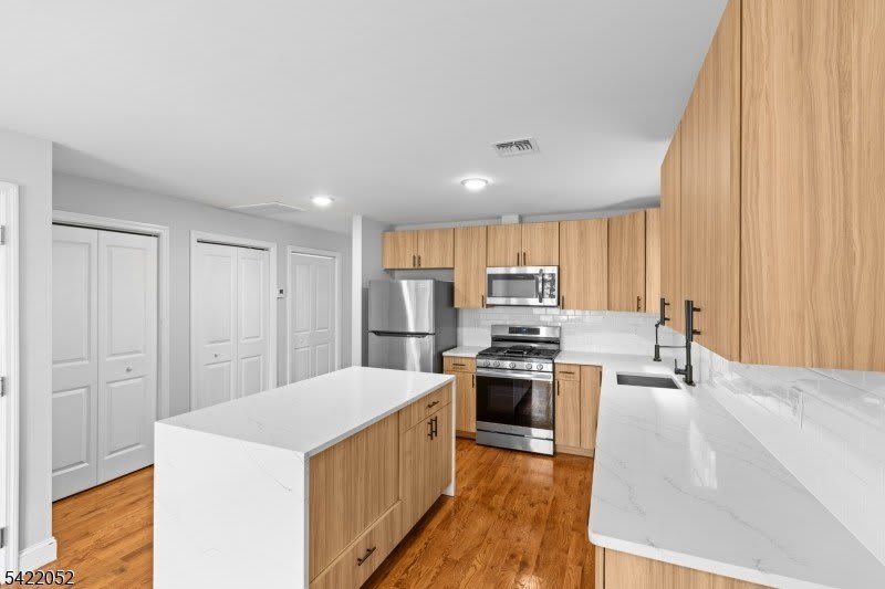 19 Shaw Ave – photo 3