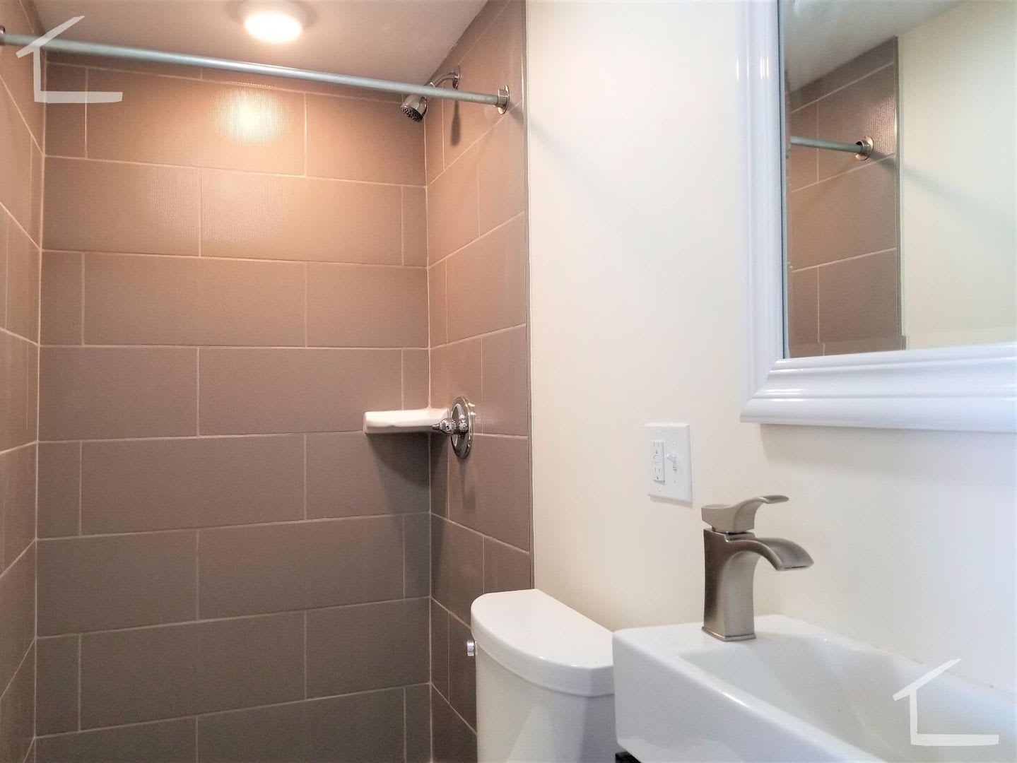 Nicely renovated 4 bed unit near the Commuter Rail! – photo 3