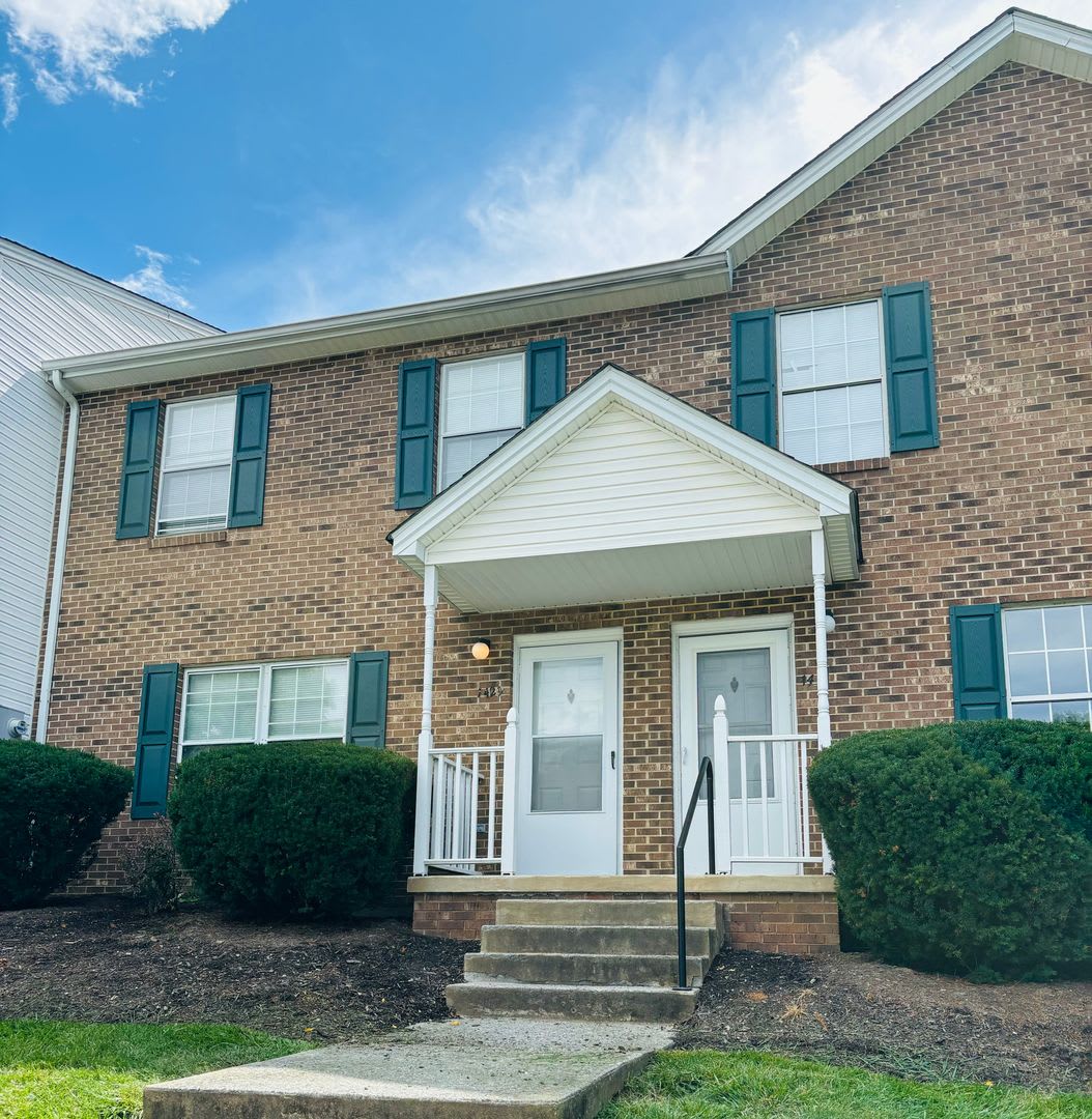 4 Bedroom 2.5 Bath Townhouse – photo 3
