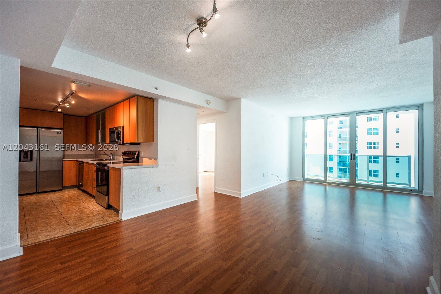 7501 E Treasure Dr – photo 2