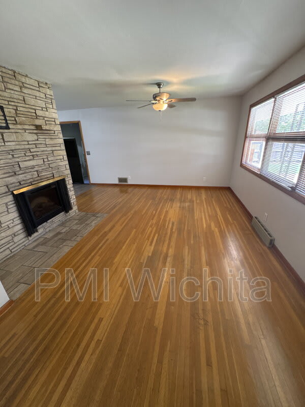 945 North Crestline Avenue – photo 3