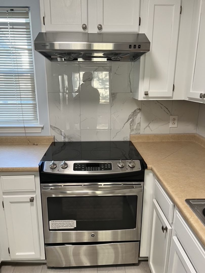 Mill Creek 4Bd 2Bth W Two Car Parking And Yard – photo 3