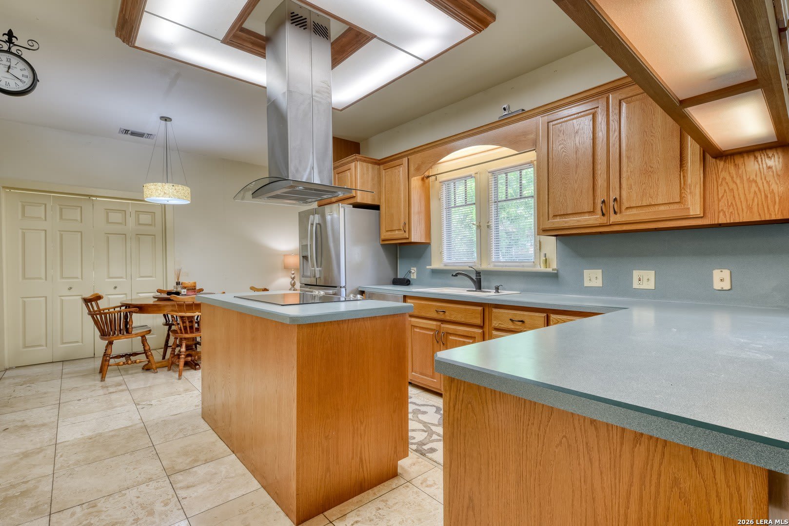 222 S ACADEMY AVE – photo 4