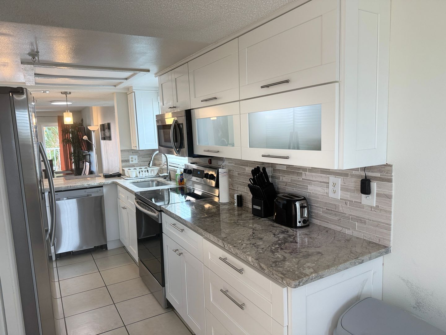 Beatifully updated Beach condo FULLY FURNISHED ANNUAL RENTAL 2/2 – photo 5