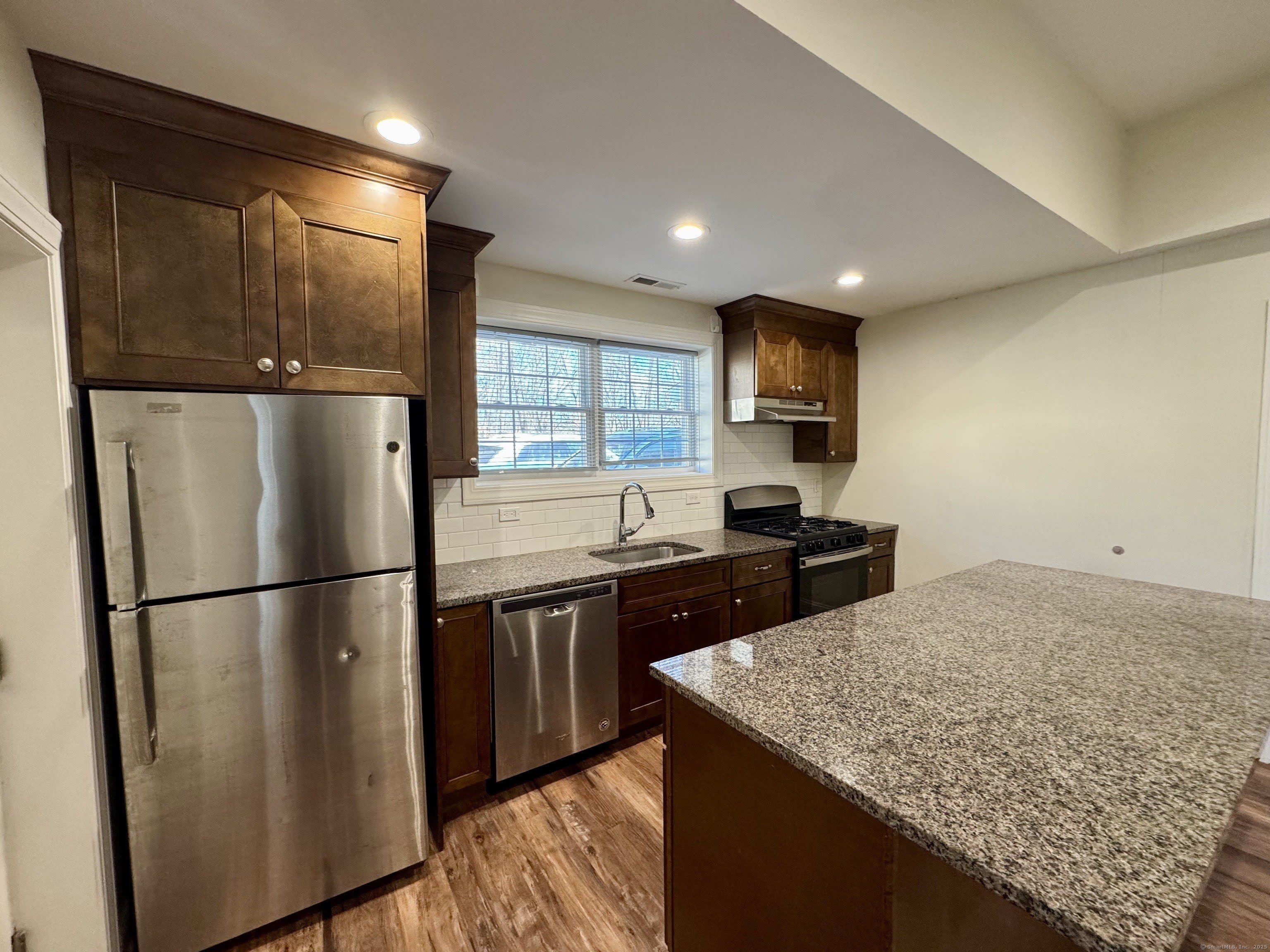 950 Lindley Street – photo 3