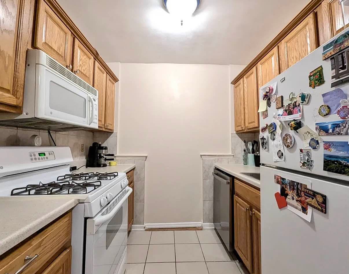 1270 E 51St St Apt 1P – photo 1