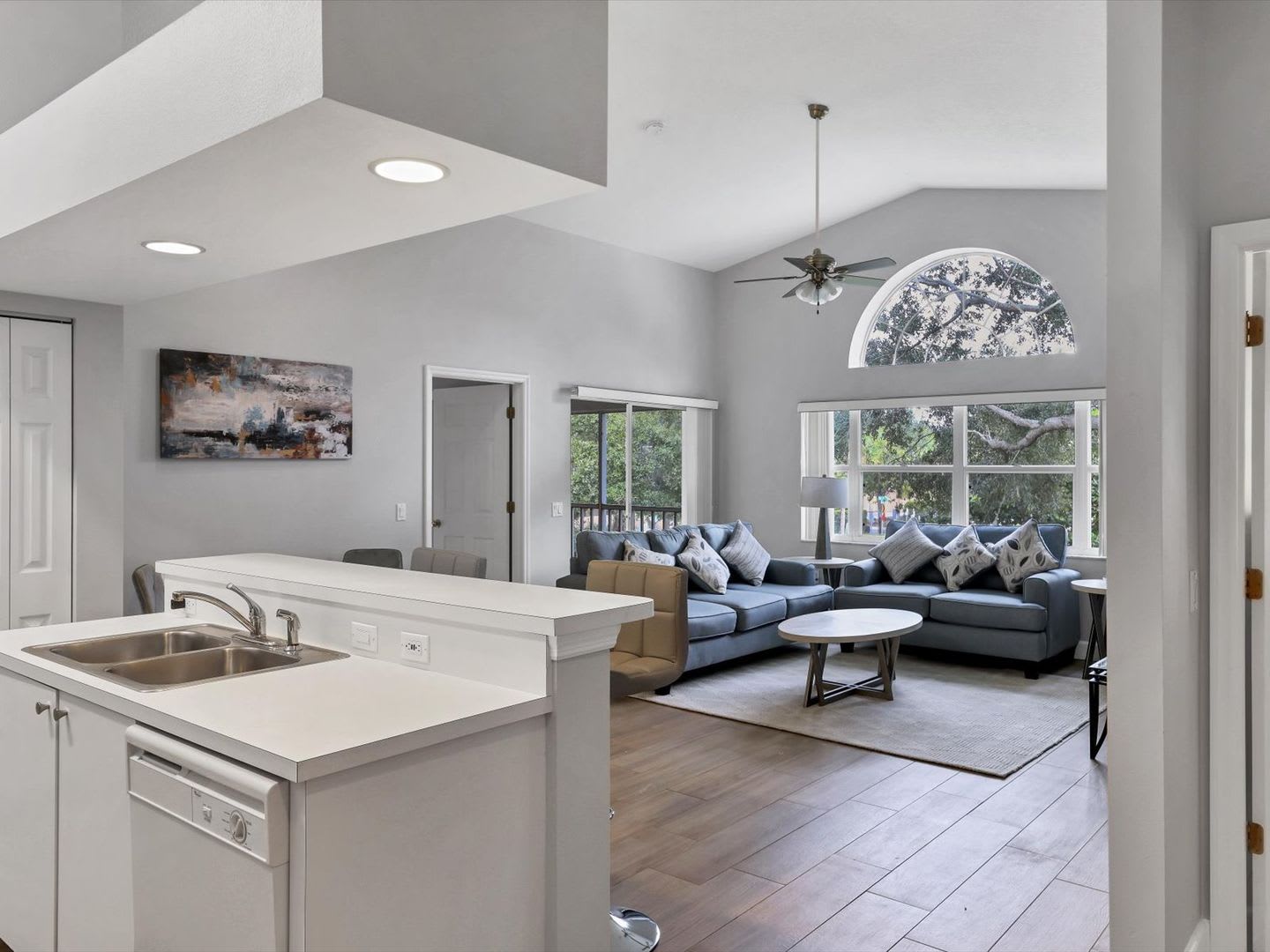 Turnkey Furnished Short Term Rental – photo 2