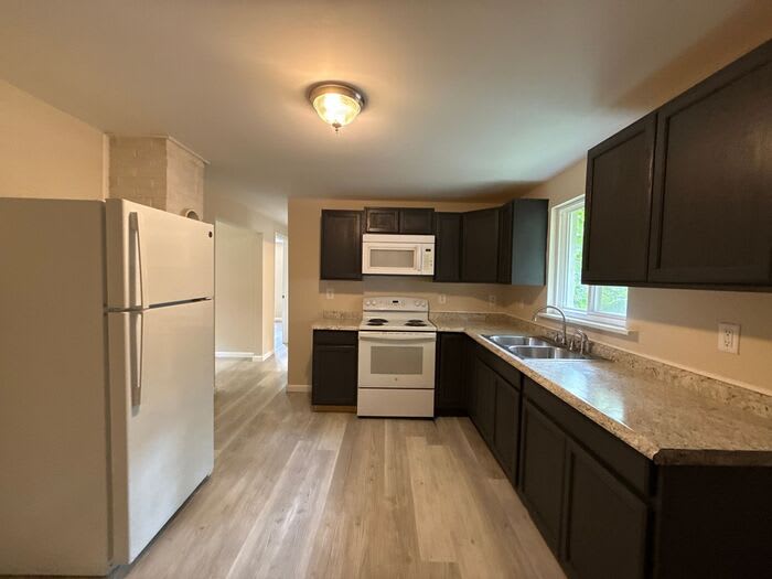 2700 Capitol Drive – photo 4