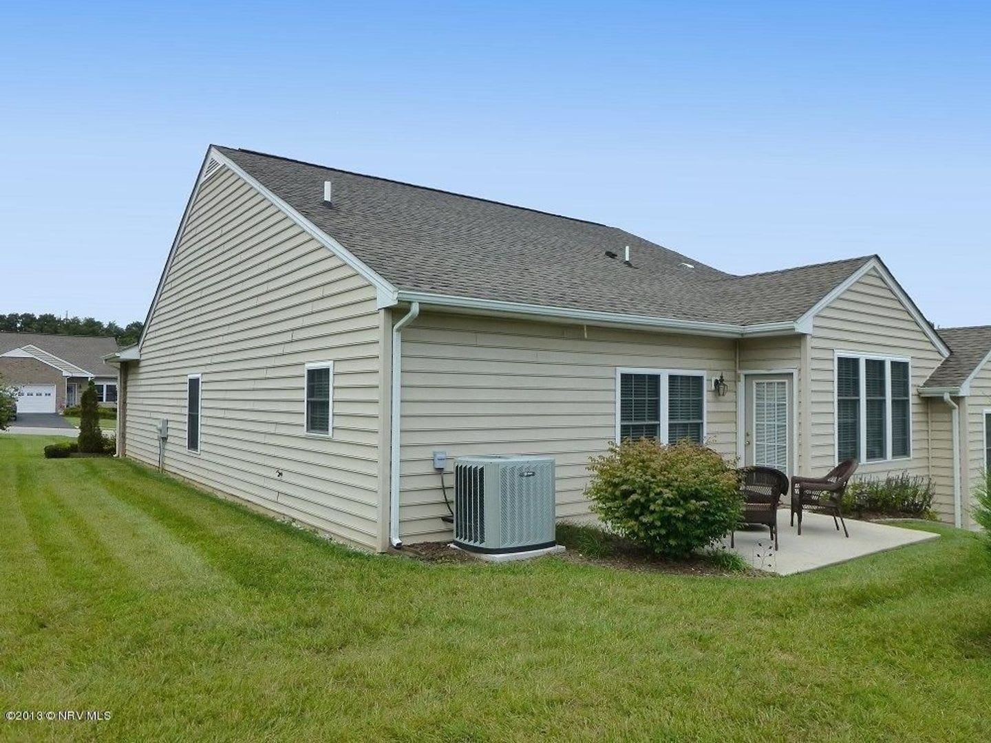 2 Bedroom 2 Bath Townhouse – photo 2