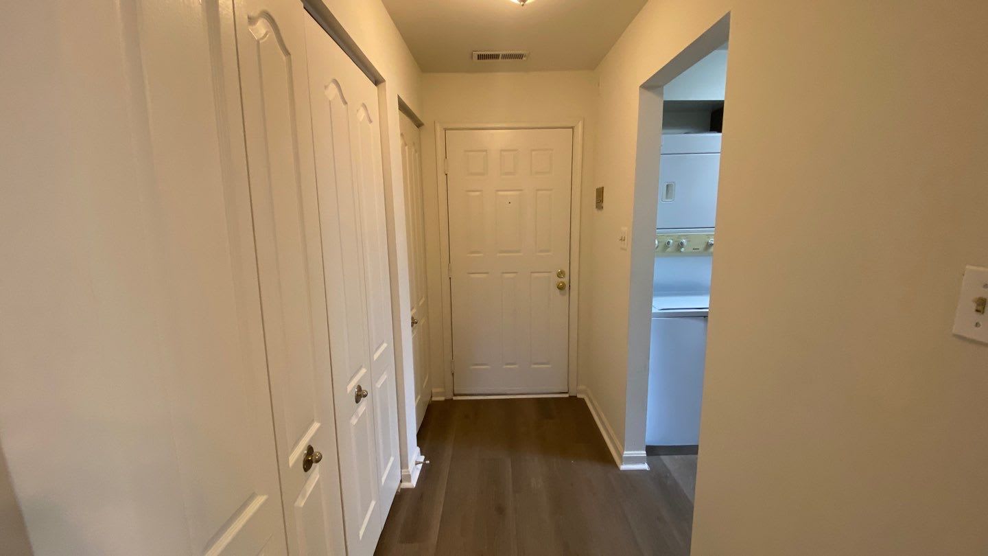 8601 Falls Run Rd Apt I – photo 3