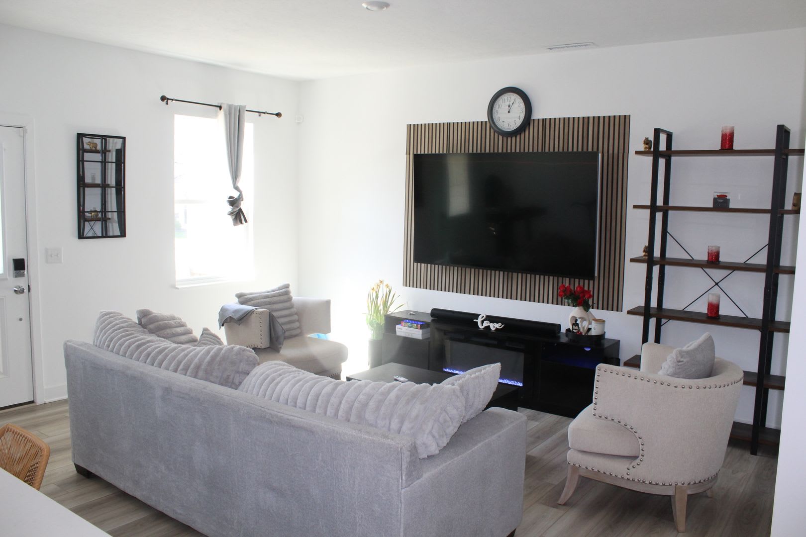 Coming Soon! Beautiful 3 BR Condo in Avon! – photo 2