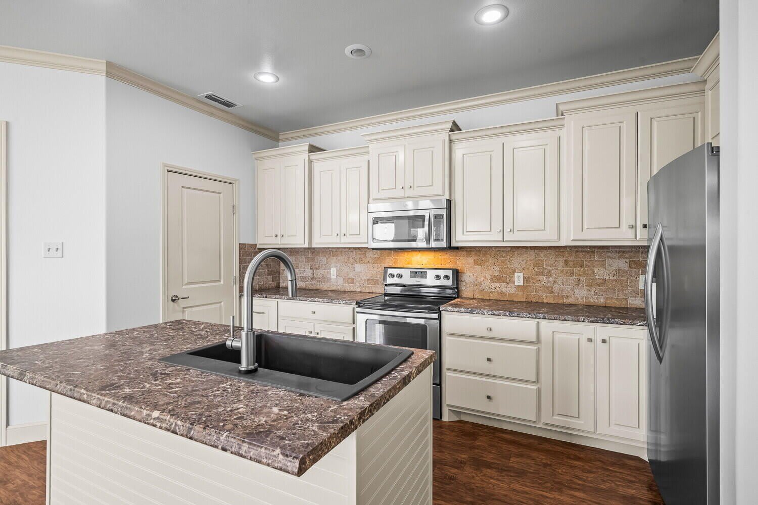 9806 Avenue V – photo 5