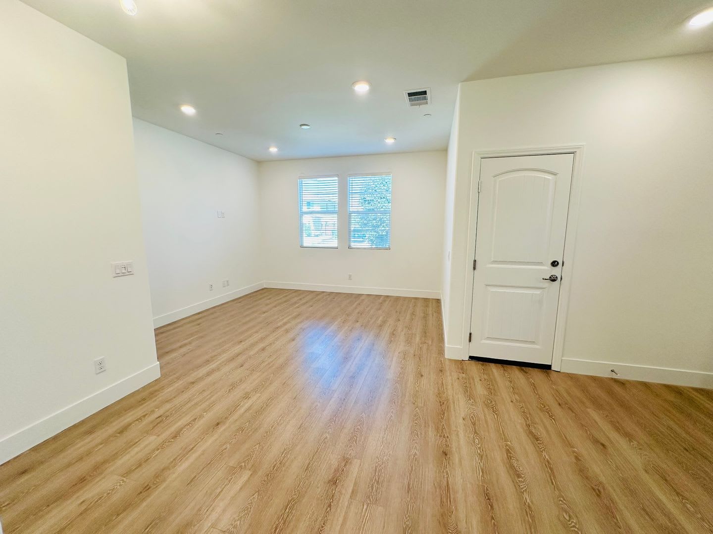 10964 Roble St. – photo 4
