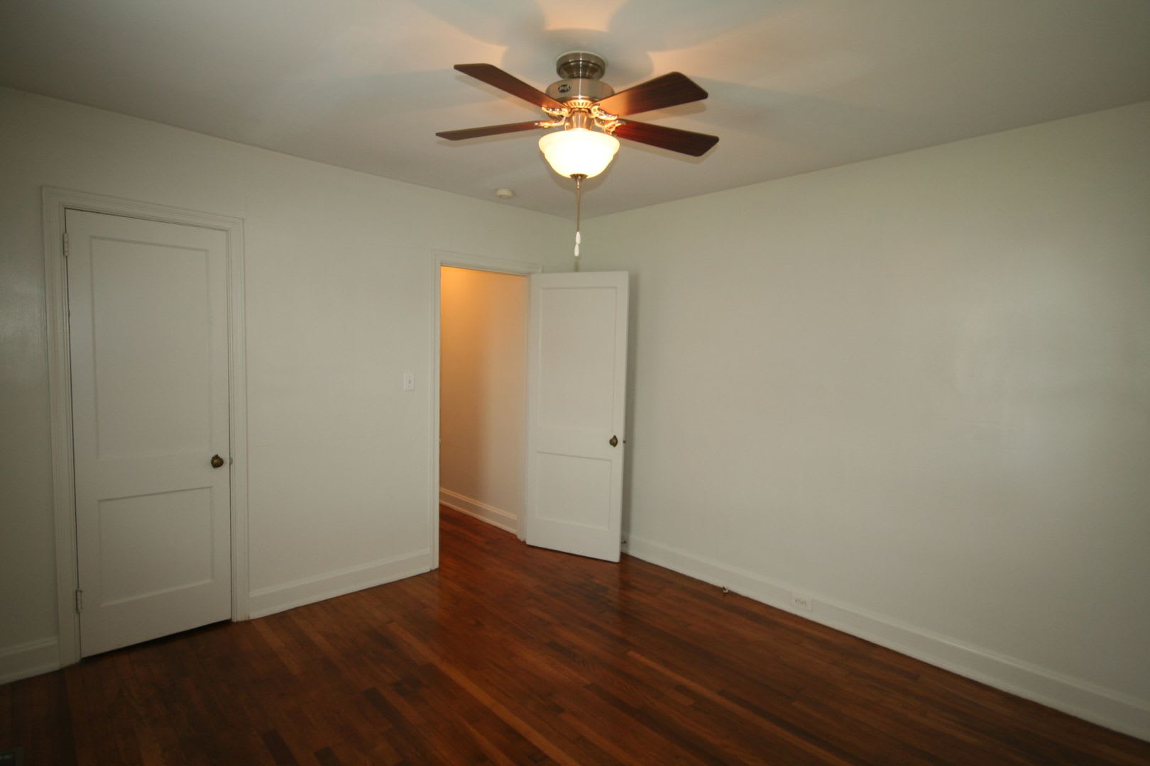 Charming 1BR duplex. Walk to 9th St. and DUKE! – photo 4