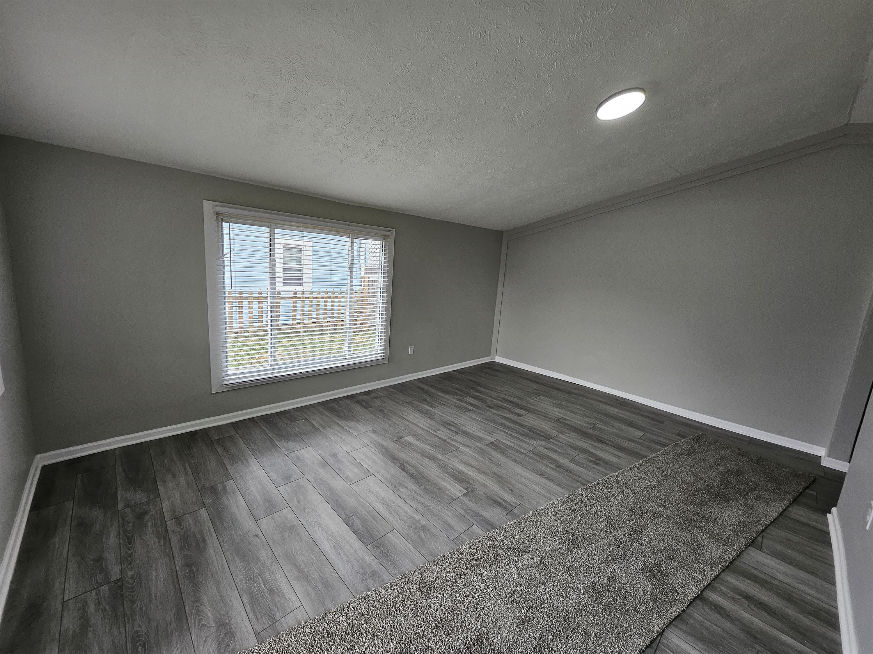 5221 Melrose Avenue – photo 3