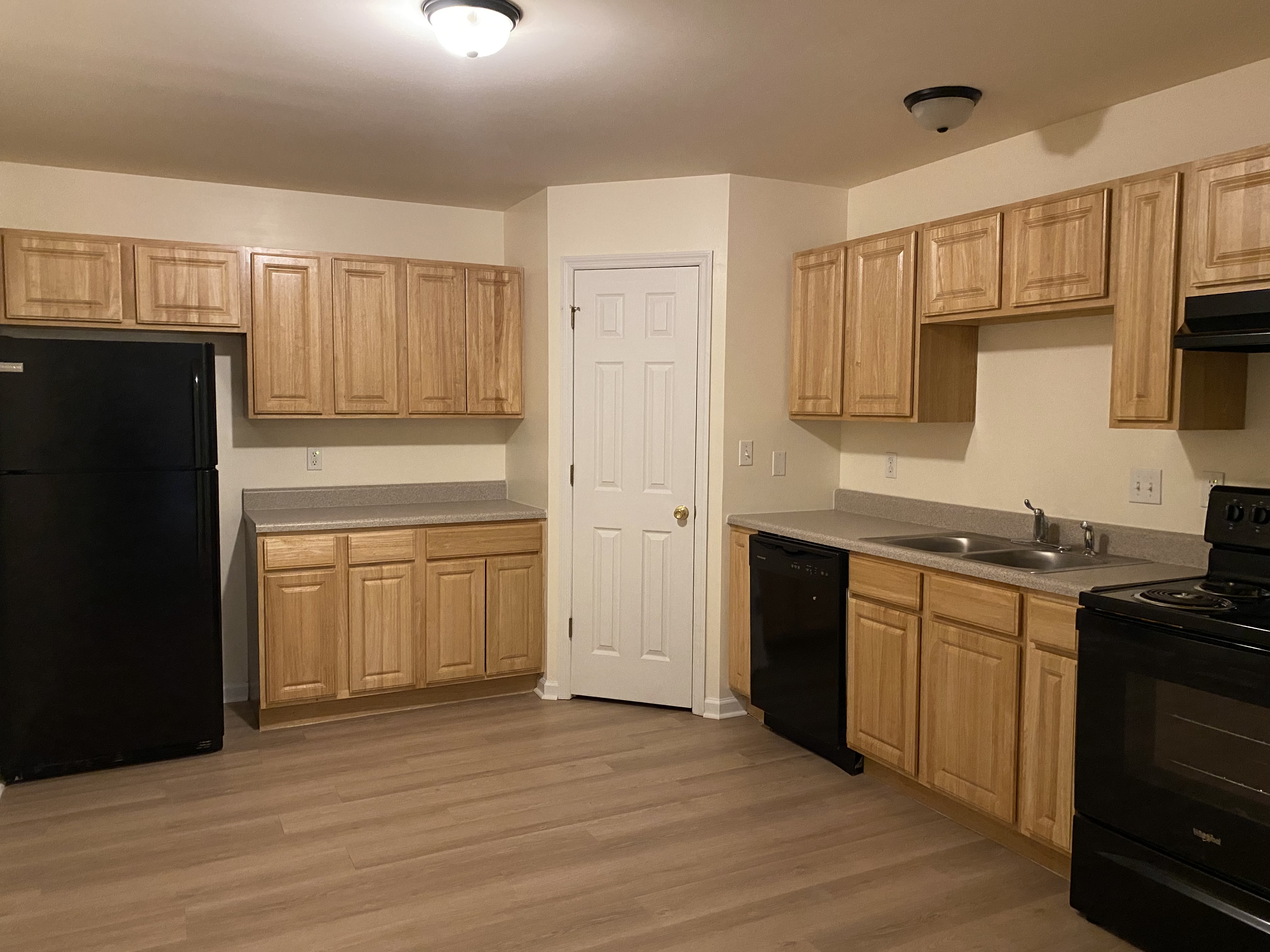 1535 W Pacific St – photo 2