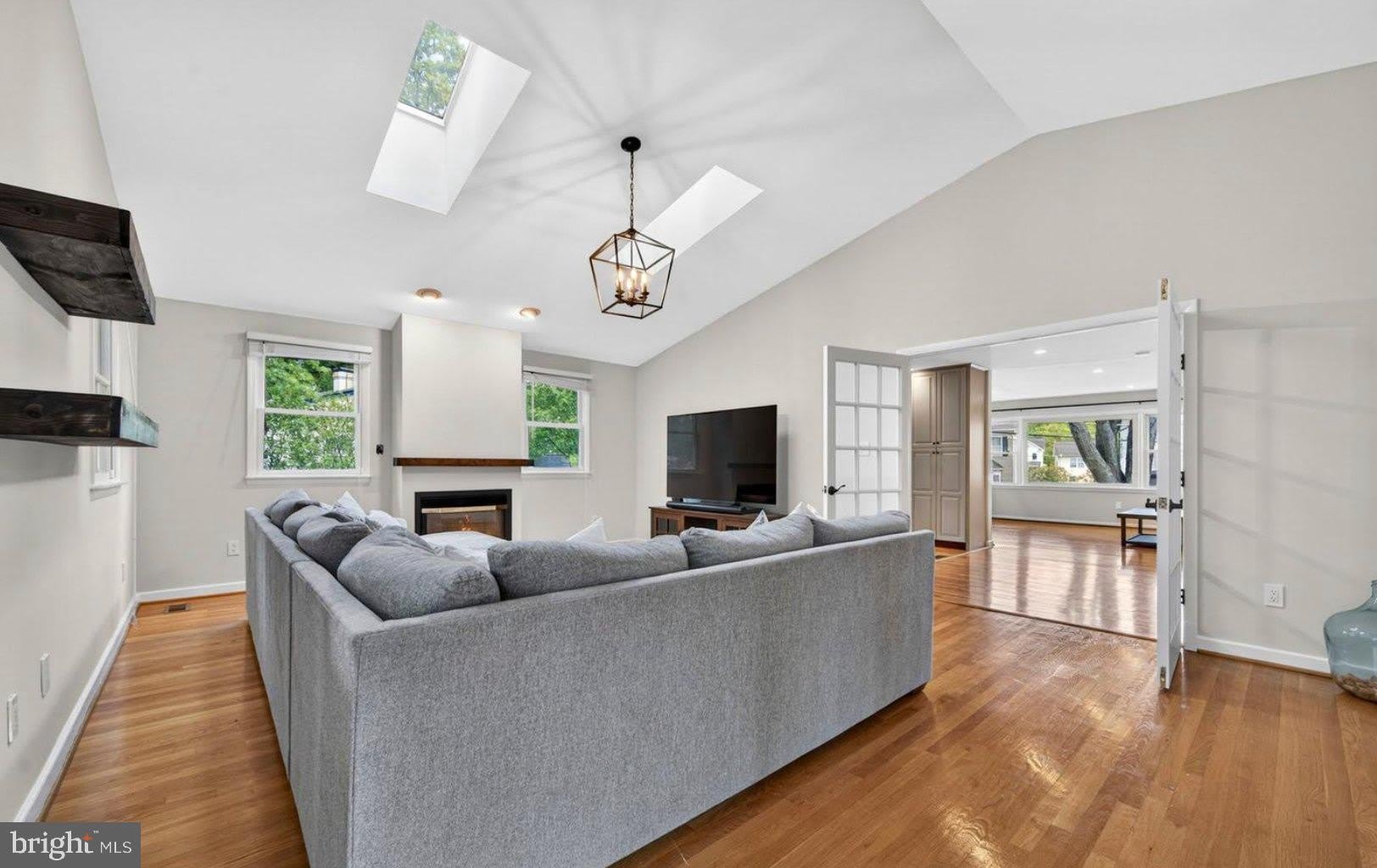 1109 HILLCREST Drive SW – photo 3