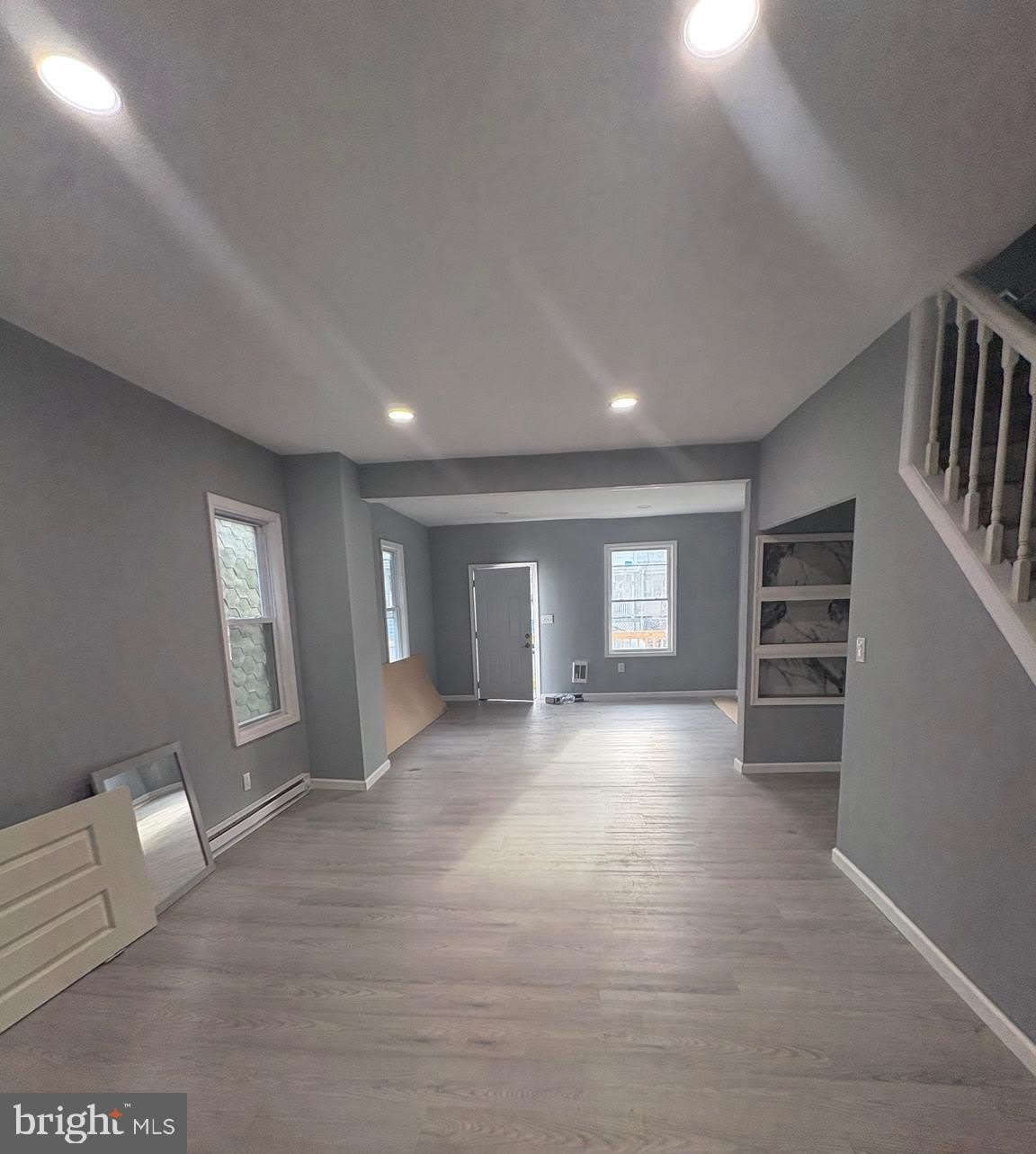 21 S LOCUST Street – photo 2