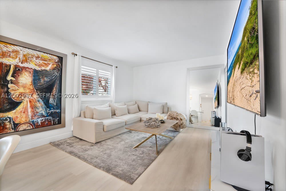 240 Galen Dr – photo 4