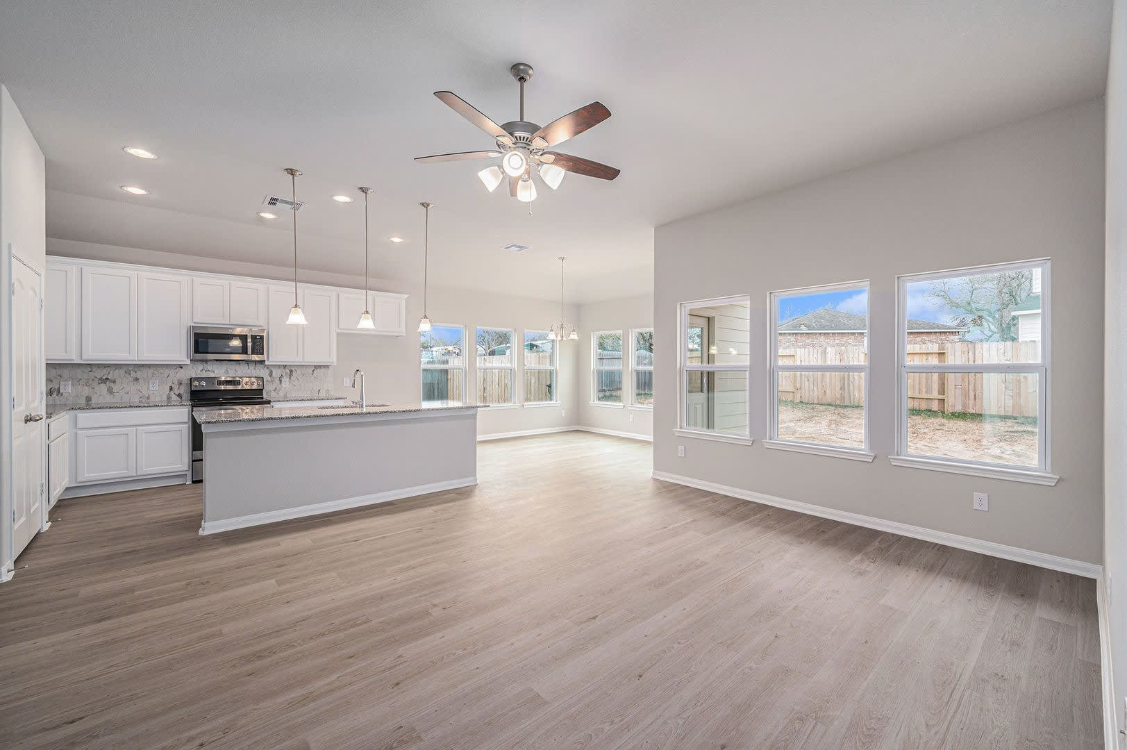 Stunning 4 bedroom home In Lake Conroe Hills – photo 4