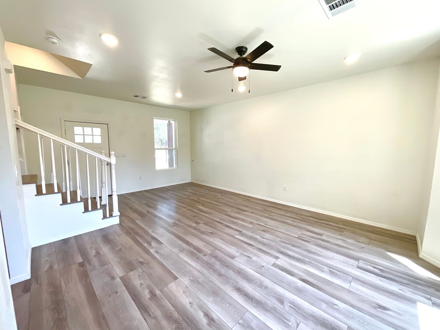 Move In Special Gorgeous 2 Story Home In Granite Shoals One Month Free After Move In If Move In Before 8 30 – photo 4