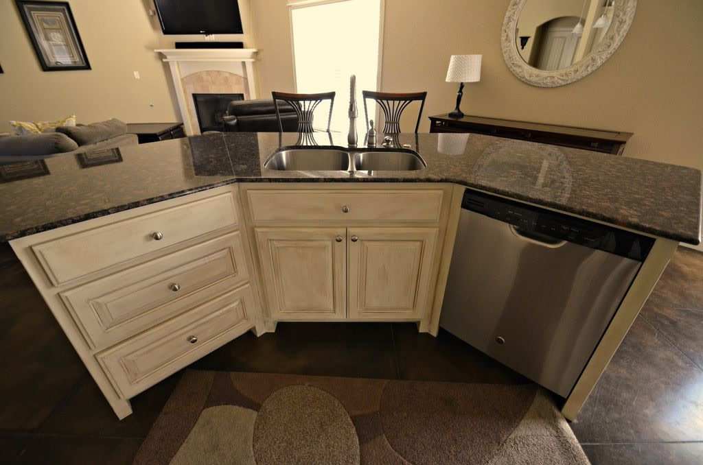 Captivating Four Bedroom Home Available For August 2026 – photo 2