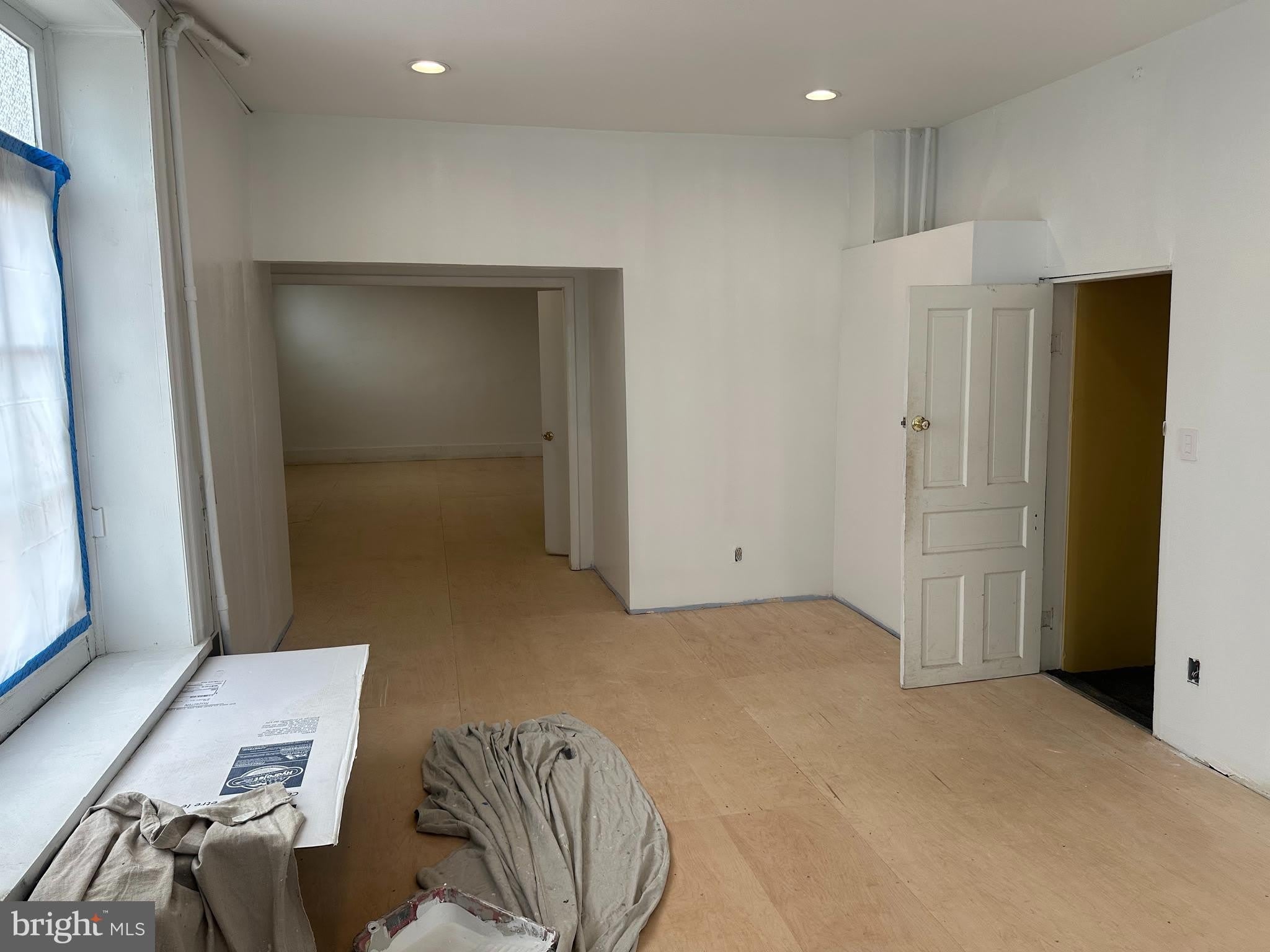 399 Leverington Avenue – photo 2