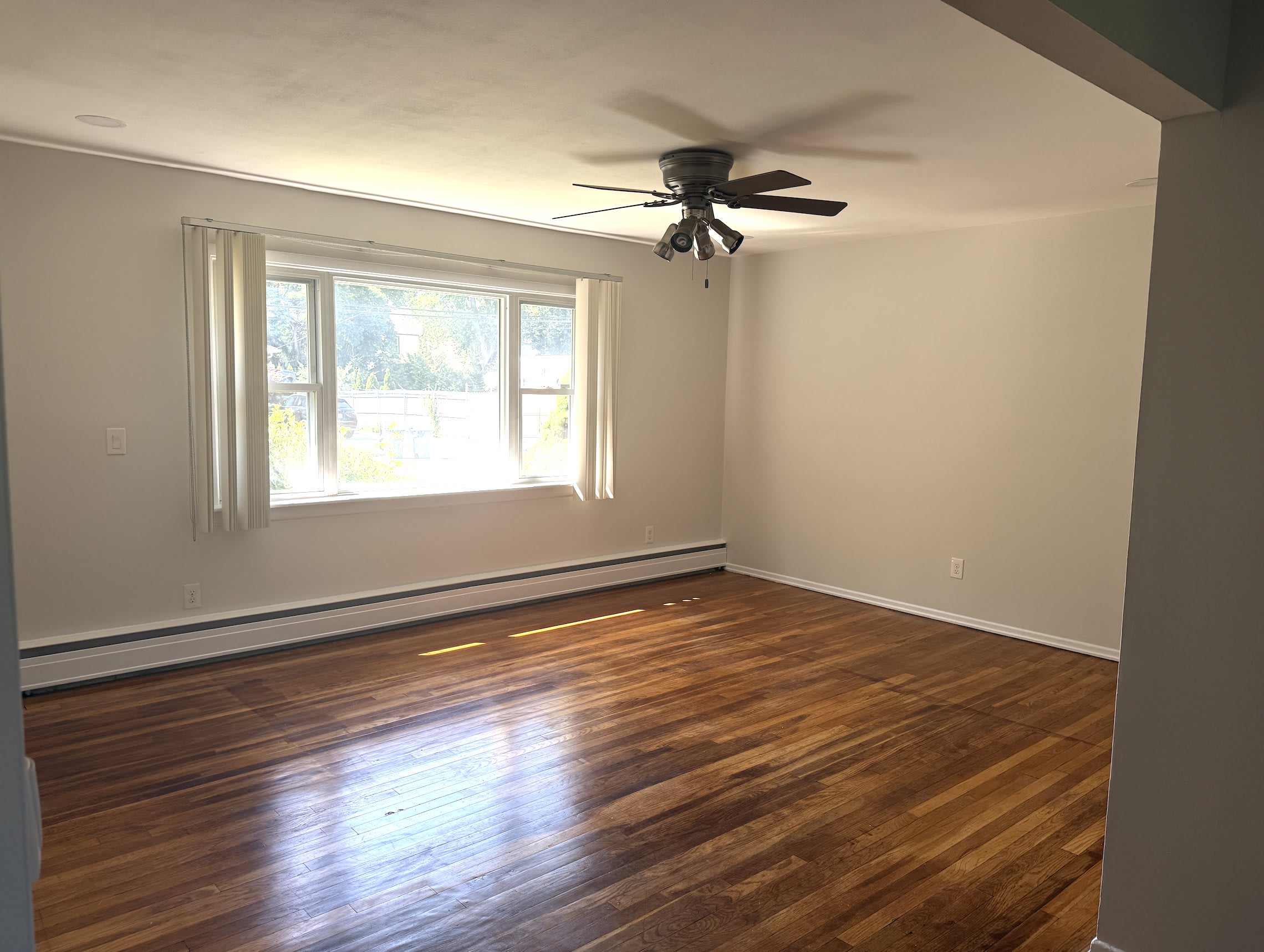 123 E 10th St – photo 3