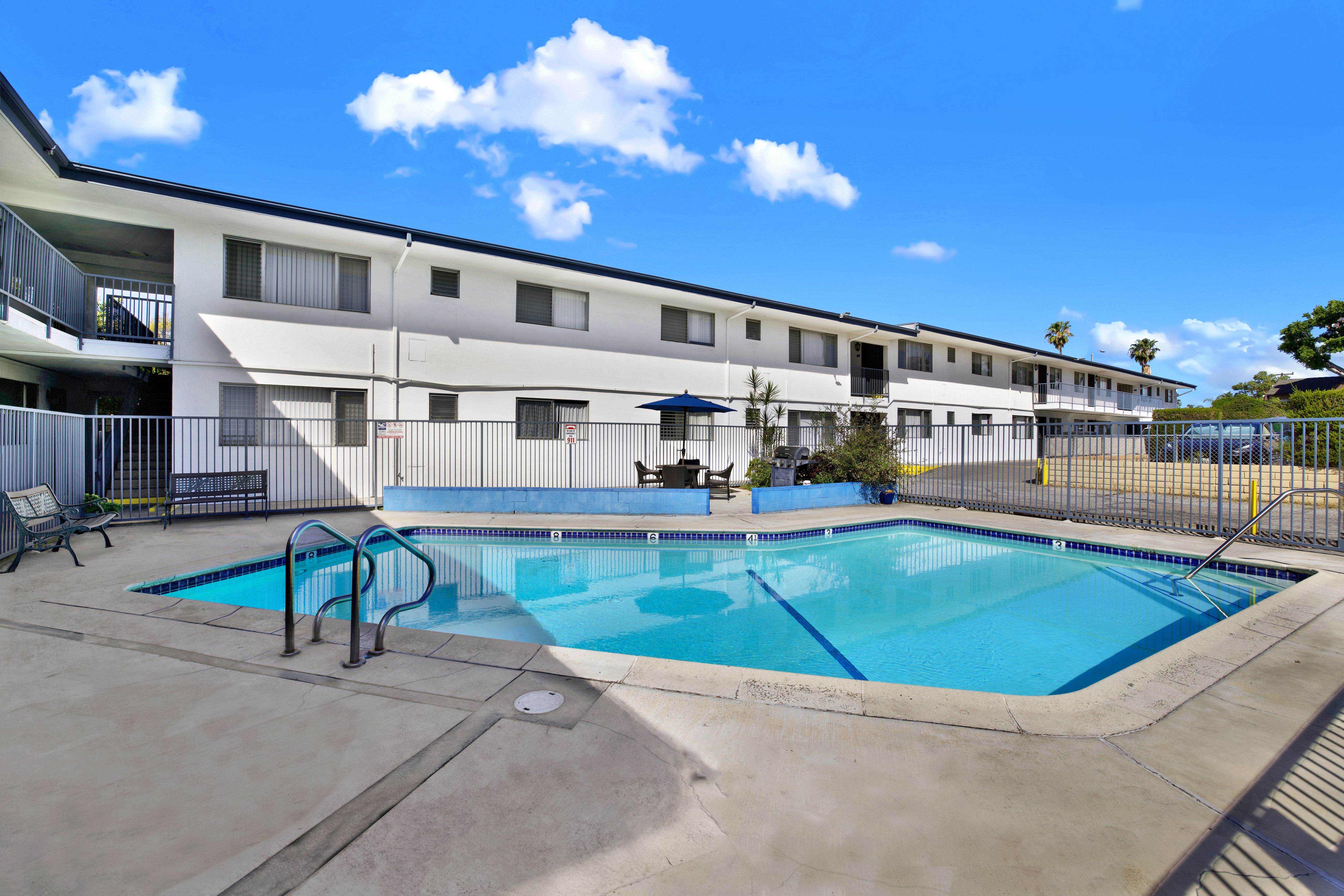 Tustin Arms Apartment Homes – photo 3