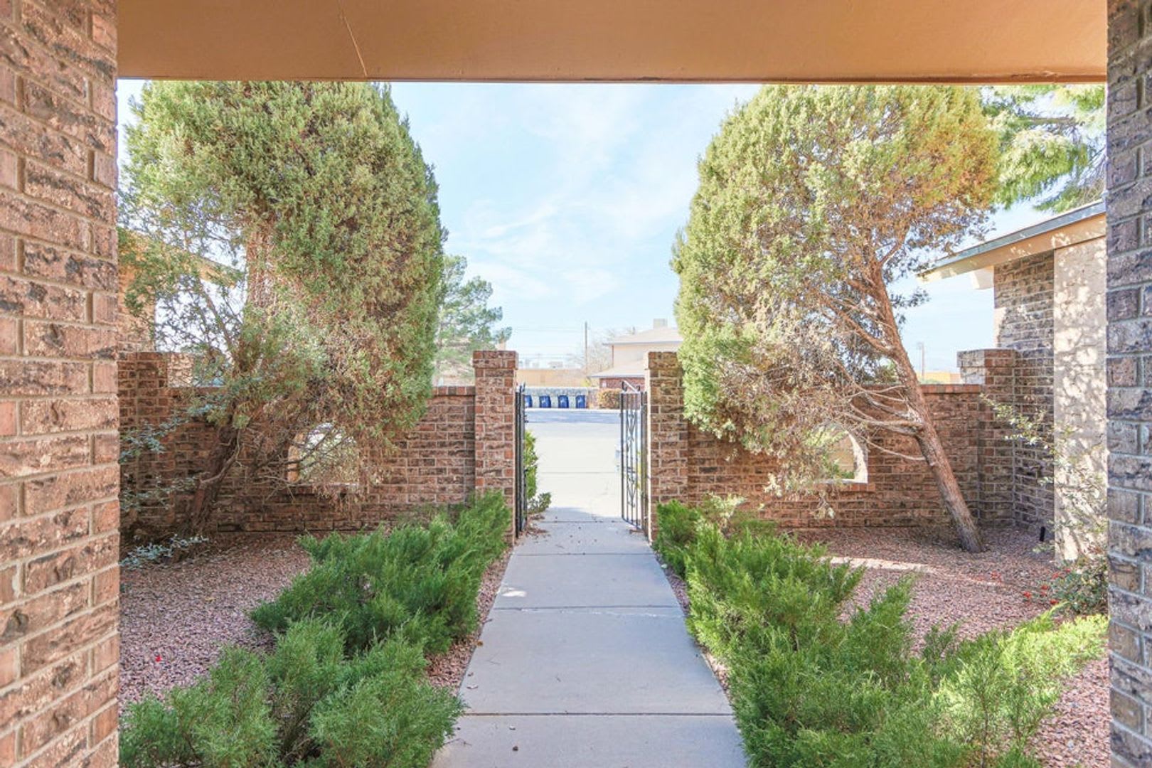 Cozy Townhome off Lee Trevino! – photo 2