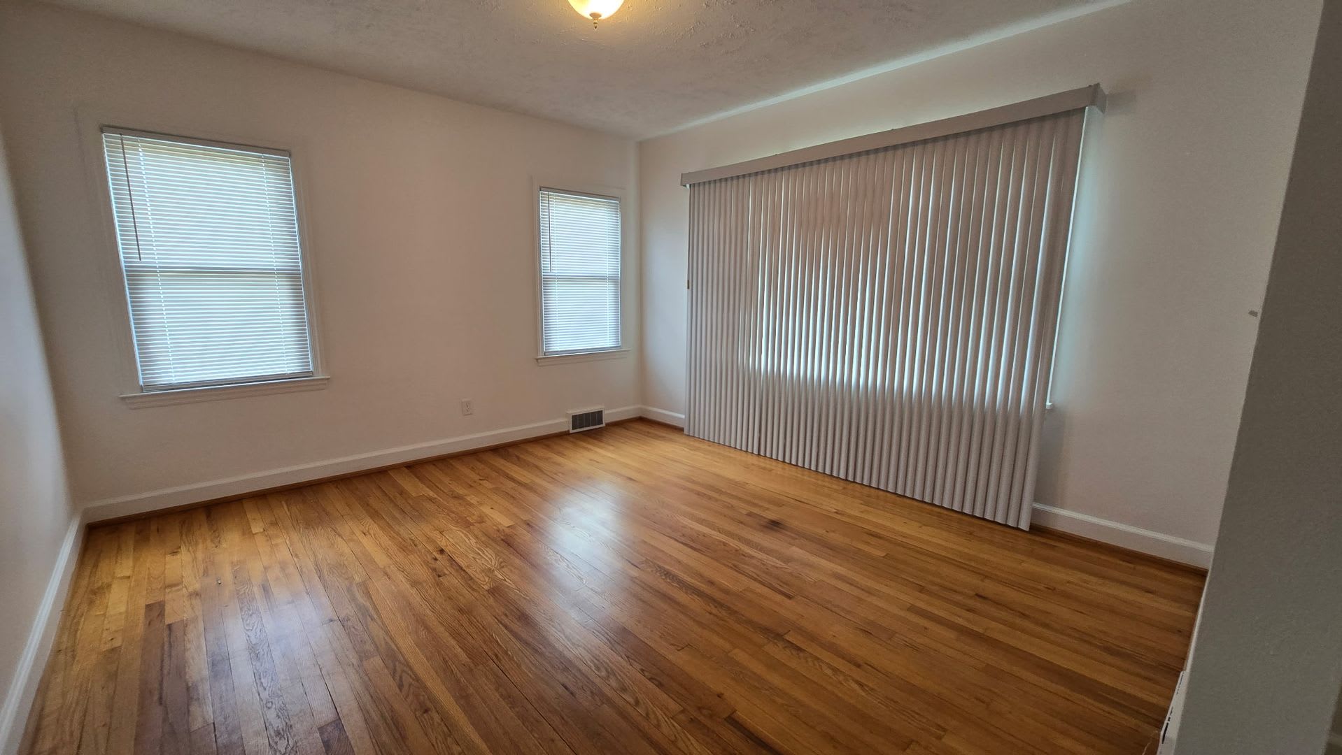 Beautiful Brick home for rent! 4 Bedroom 2 Bathroom home in Canton – photo 4