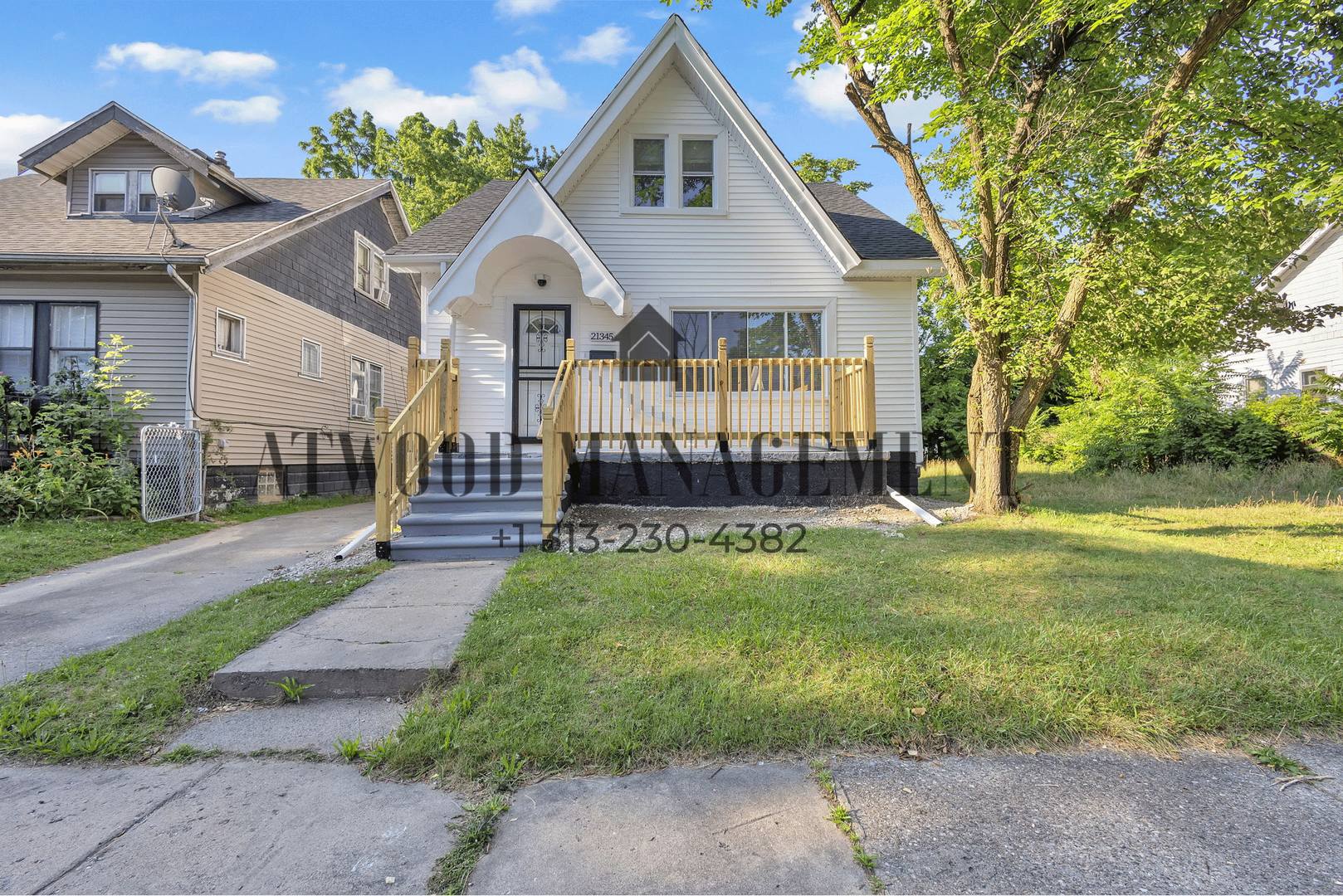 This Beautifully Updated 4 Bedroom 1 Bath Single Family Home Is Ready For Move In – photo 1