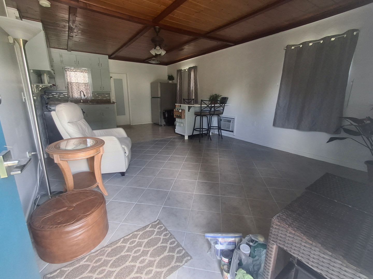 1 200 Per Month 1 Bedrooms 1 Bathroom – photo 2