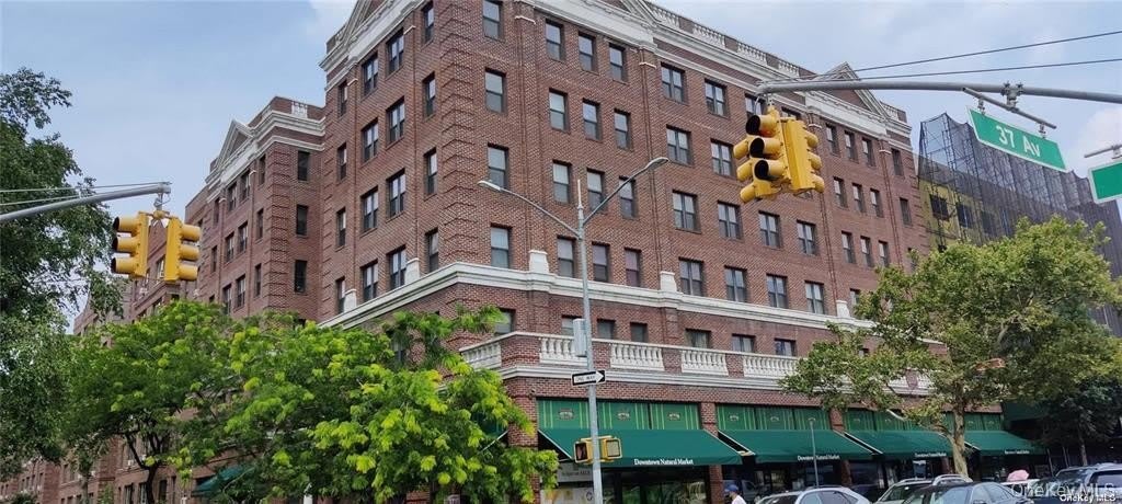 84-01 37th Ave – photo 2