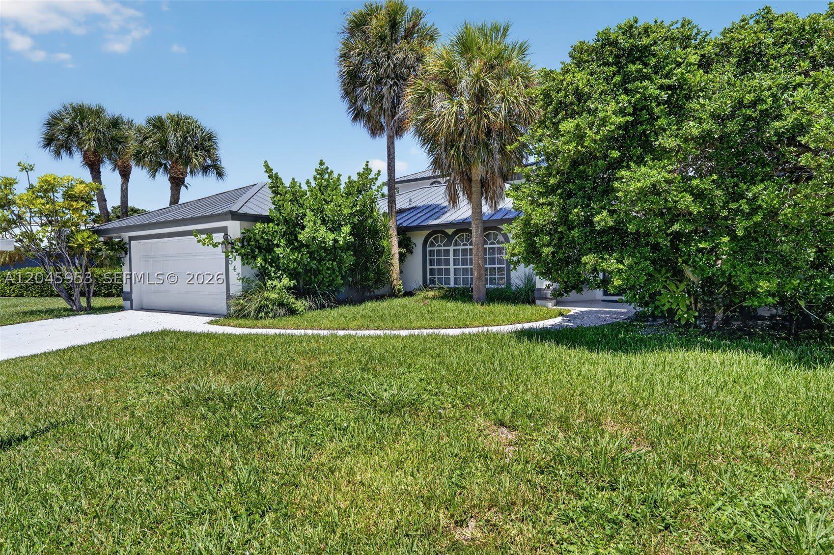 542 N Cypress Dr – photo 3