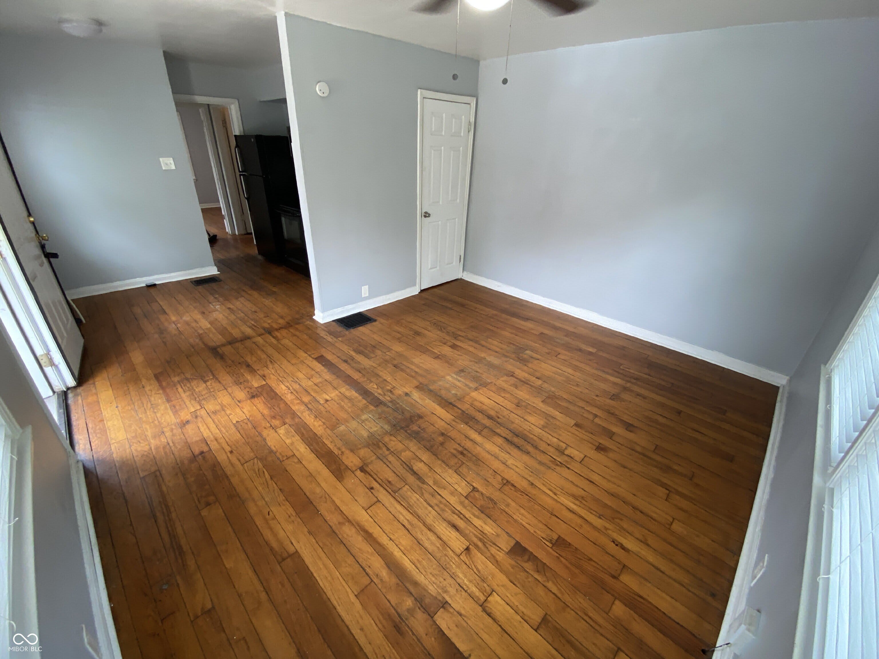 607 N Tibbs Avenue – photo 3