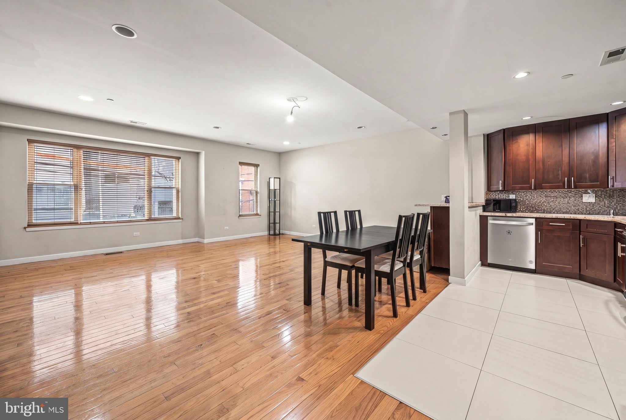1743 CAMBRIDGE Street – photo 4