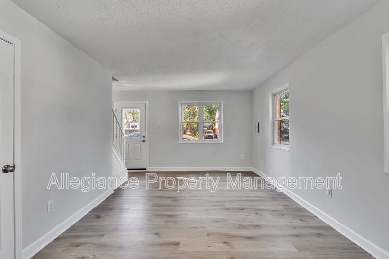 5809 Fifer Drive – photo 4