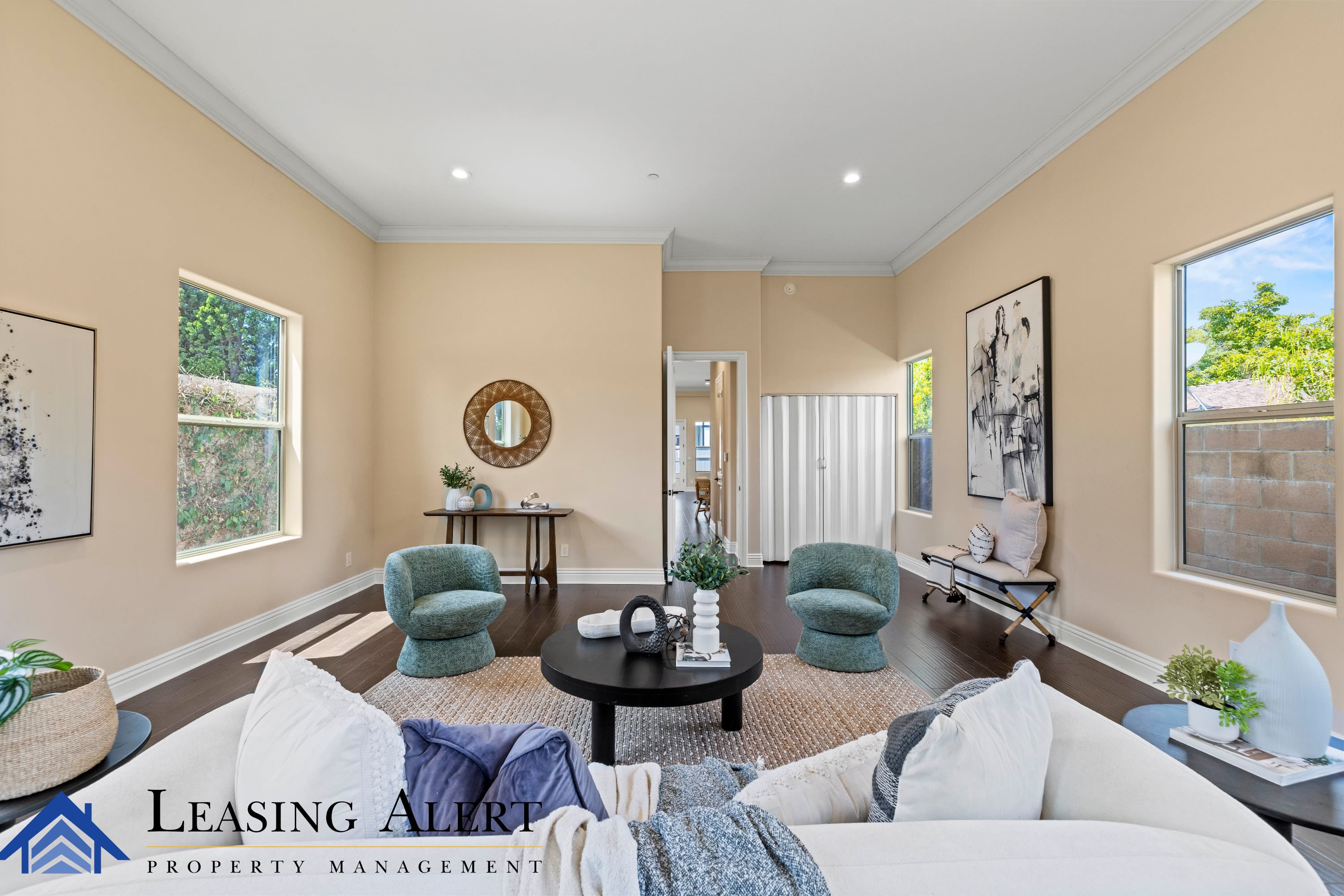 5011 Hayvenhurst Avenue – photo 3