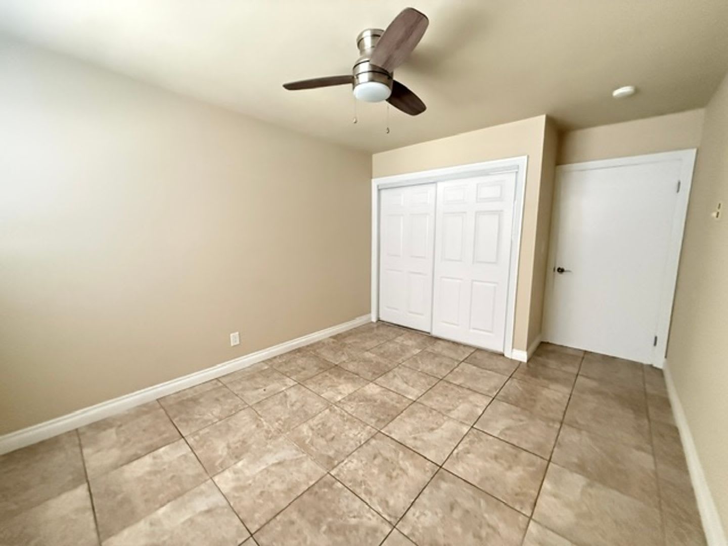 Charming 1 Bedroom Condo in Gated Chula Vista Community with Pool and Parking! – photo 5
