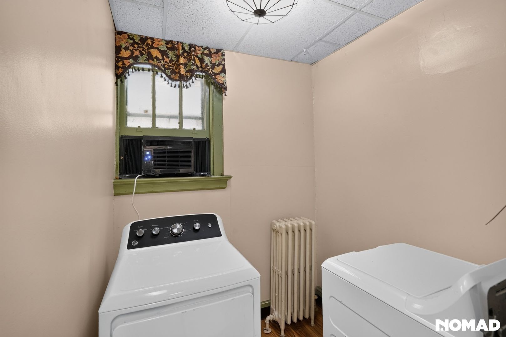 Large updated flat on Pawling Ave Heat + washer dryer Included – photo 4