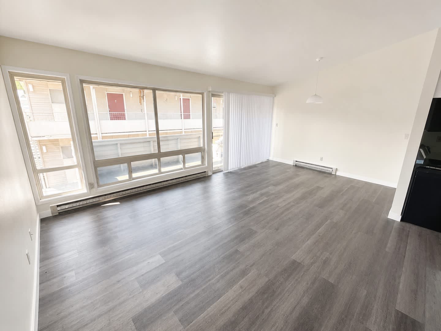 Bright 1 Bed 1 Bath Apartment For Rent In North Seattle Private Balcony Near Green Lake Northgate – photo 1