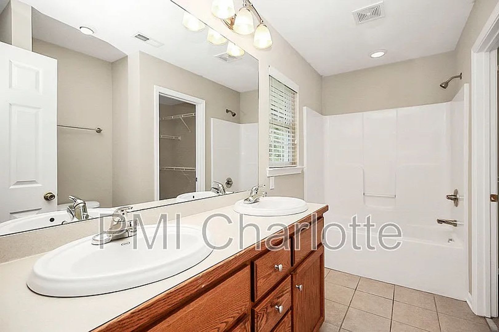 Room in 3 Bedroom Home at Ridge Ave – photo 5