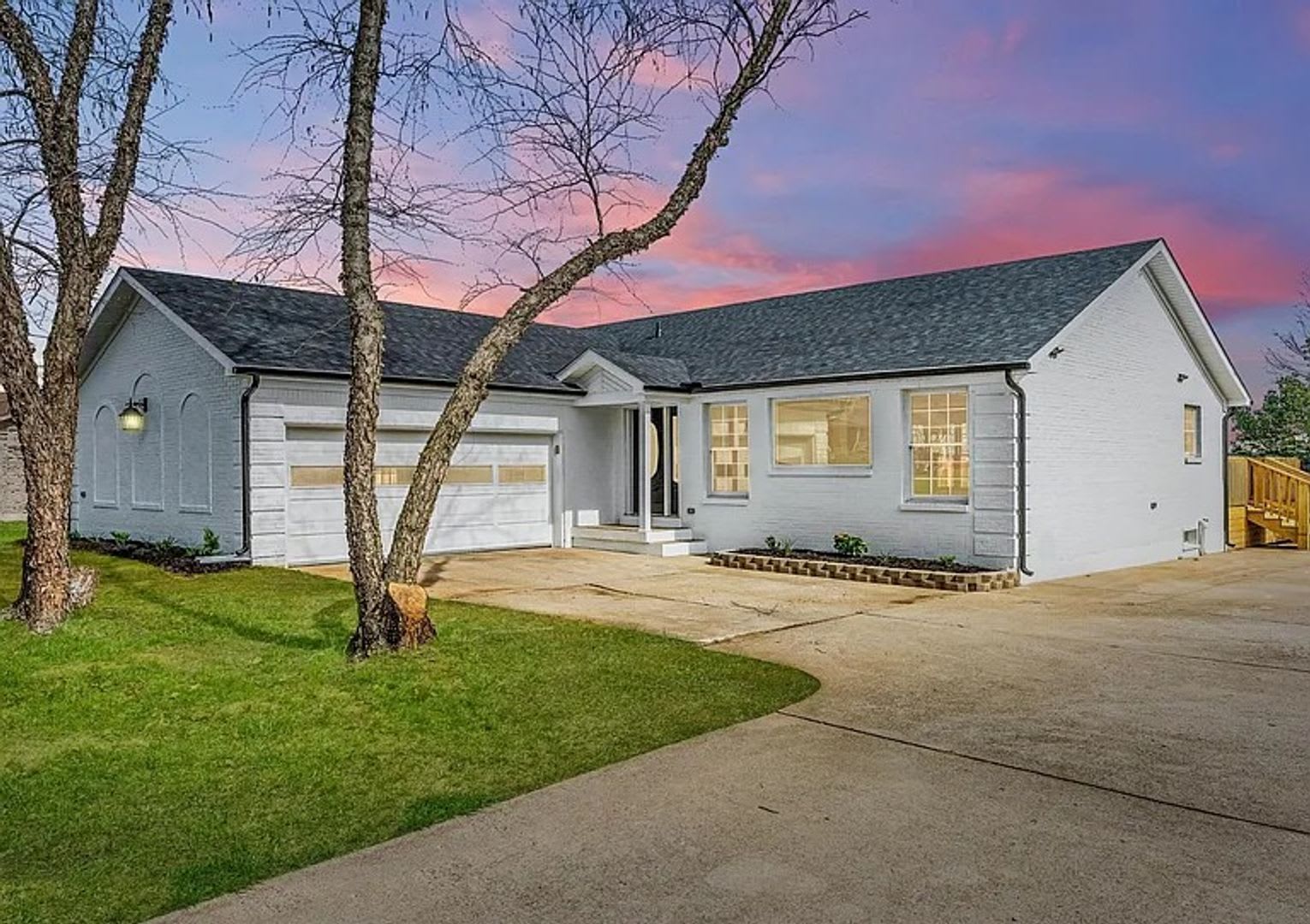 Fully Renovated 4 Bedroom – photo 1